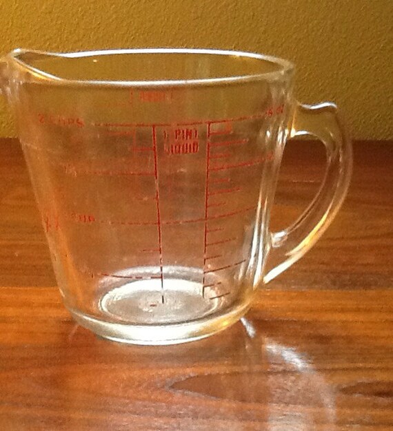 Vintage Pyrex D Handle 1 Pint Measuring Cup by ContemporaryVintage