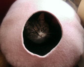 Cat Cave / cat bed - handmade felt - light Pink/Grey or all Pink -S,M,L,Xl + free felted balls