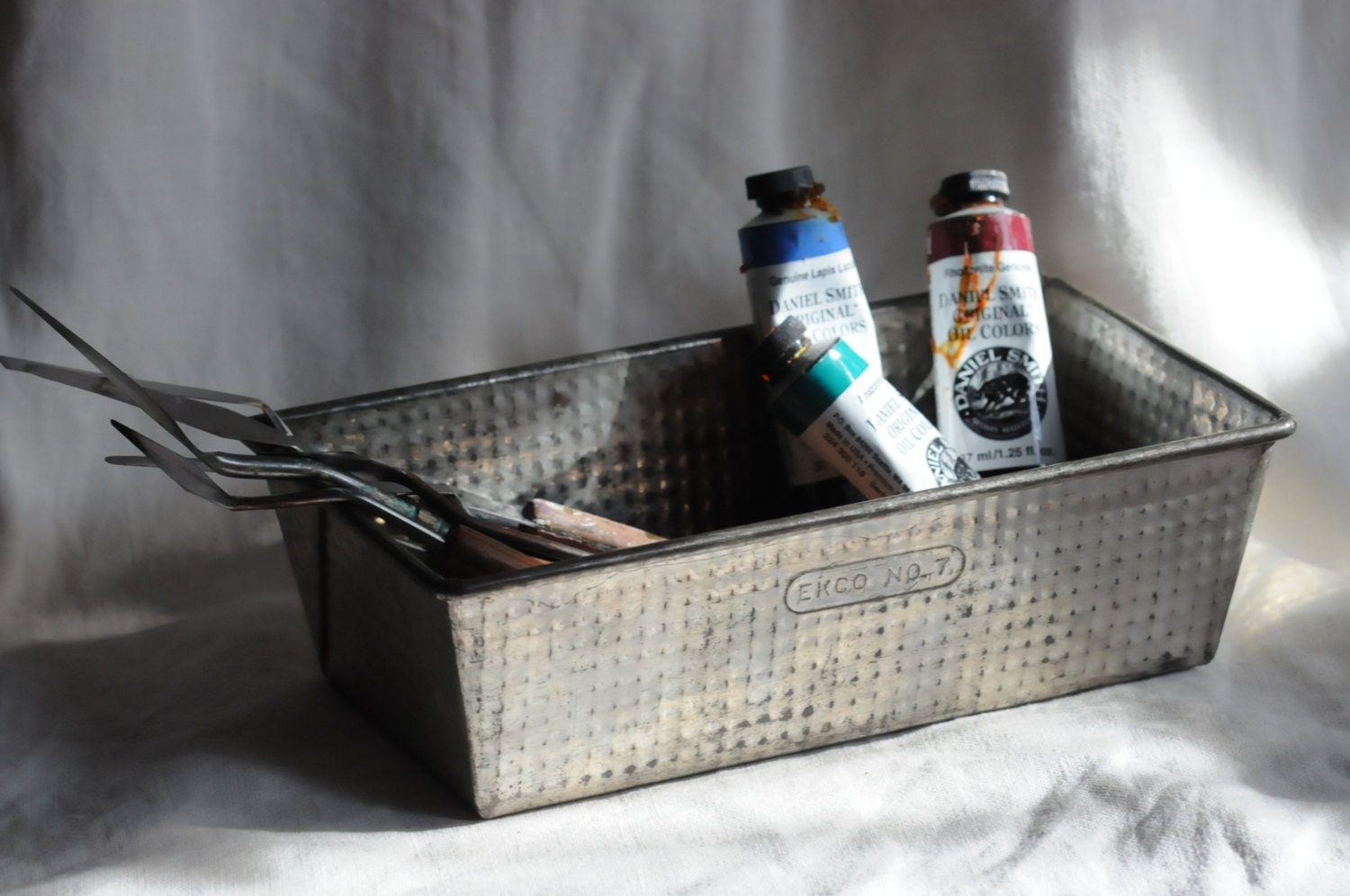 vintage bread pan, vintage storage, make bread, hold stuff Haute Juice