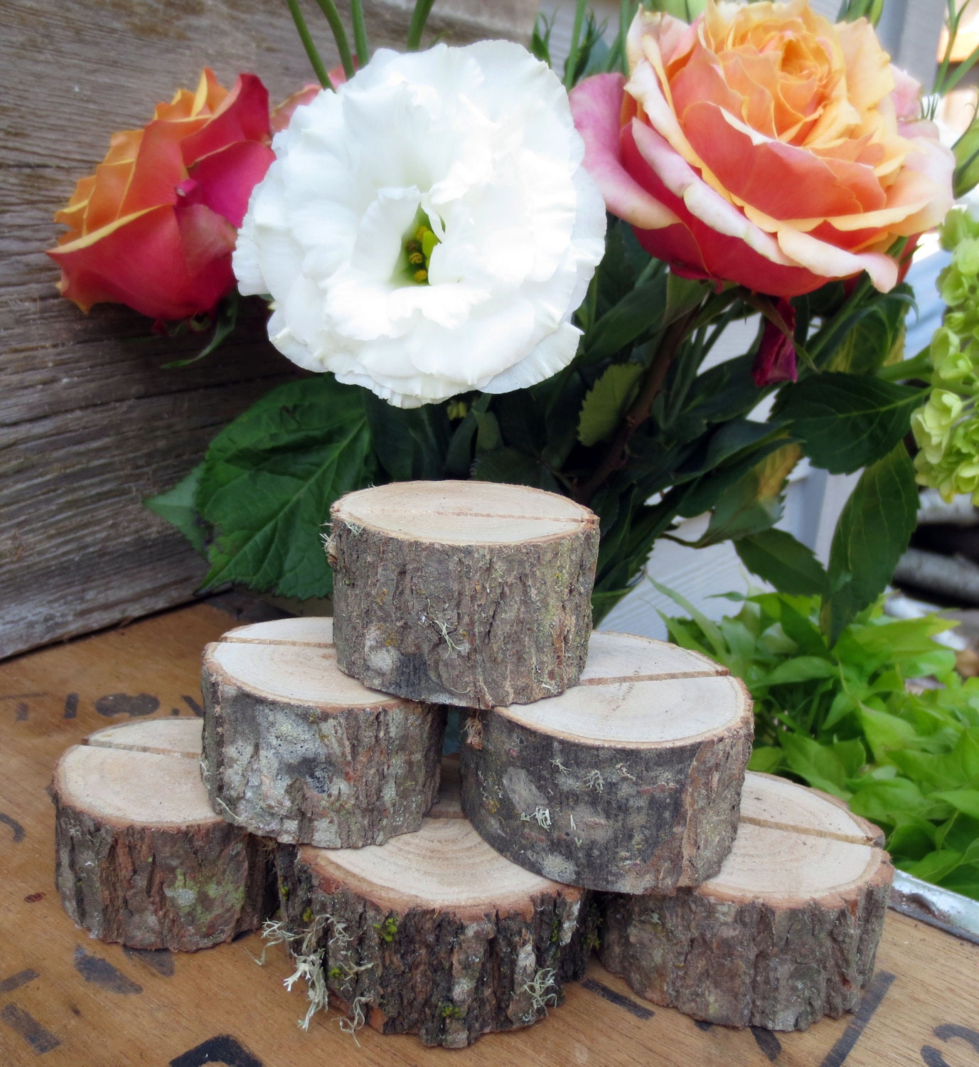25 round natural wood place card holders From a by thisfineday