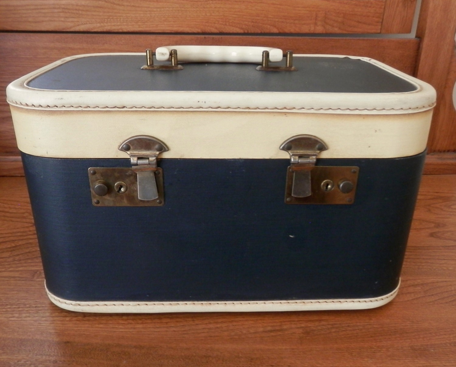 Vintage Style Train Case 5