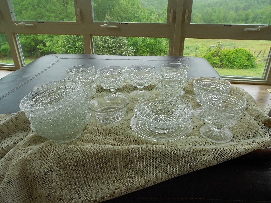 16 pieces depression glassware Haute Juice