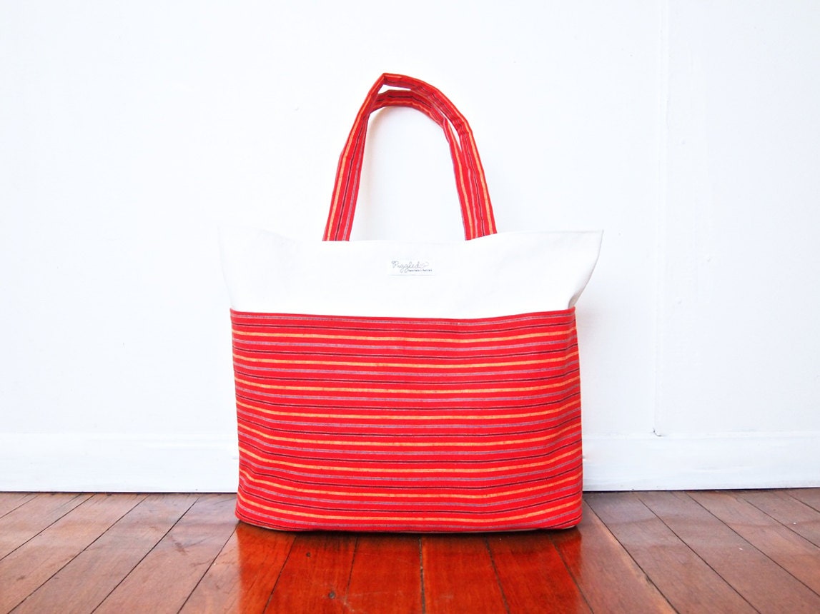 Large Bucket Tote Bags with Outside Pockets and an Oval Bottom