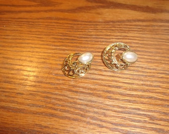 vintage clip on earrings goldtone faux pearl