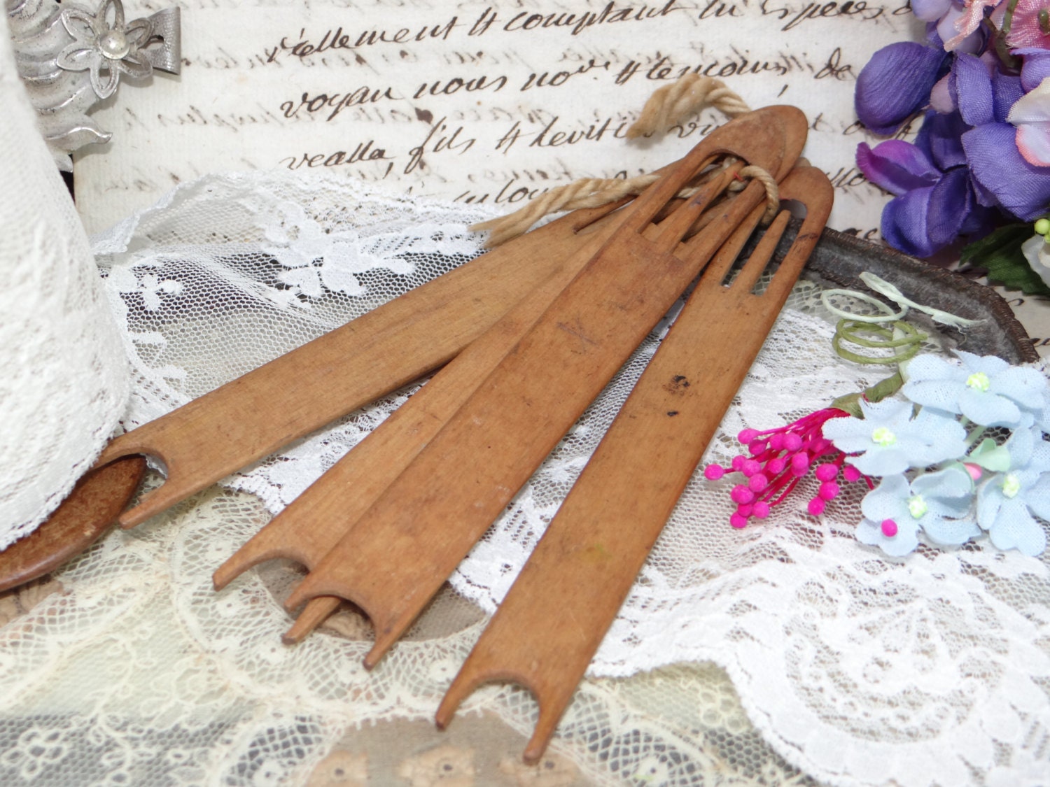5 Antique Wooden Textile Bobbins Loom Weaving Thread Bobbin