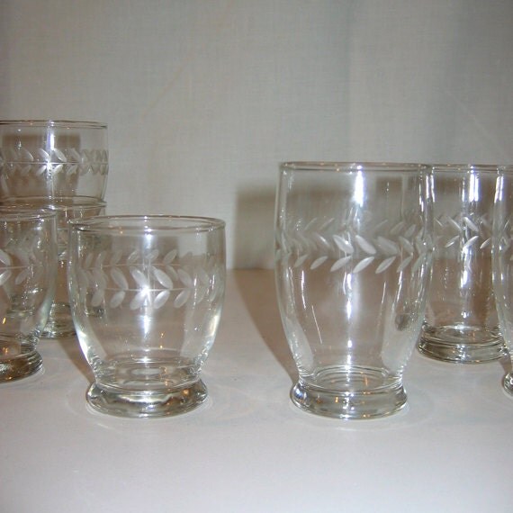 Vintage Etched Laurel Wreath Juice Glasses