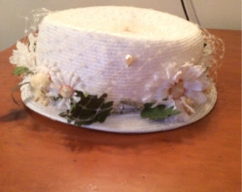 Vintage hat with daisies and netting