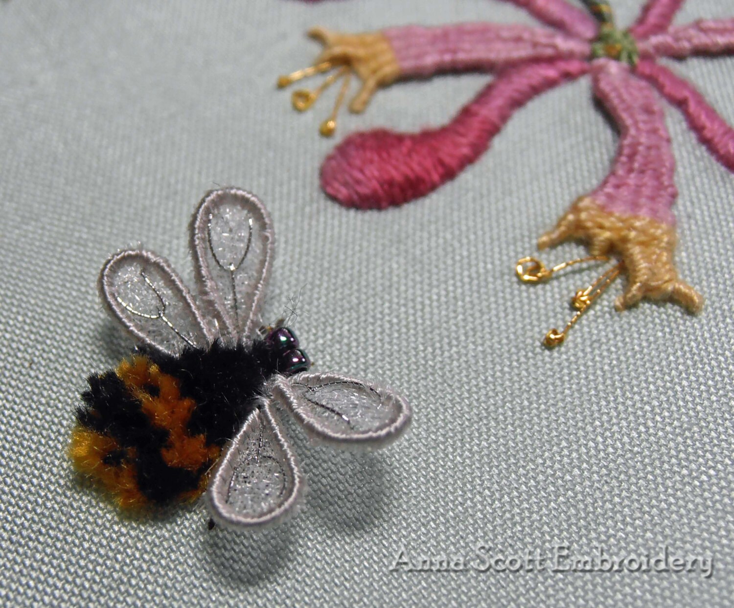 Raised Embroidery Kit SWEET HONEYSUCKLE