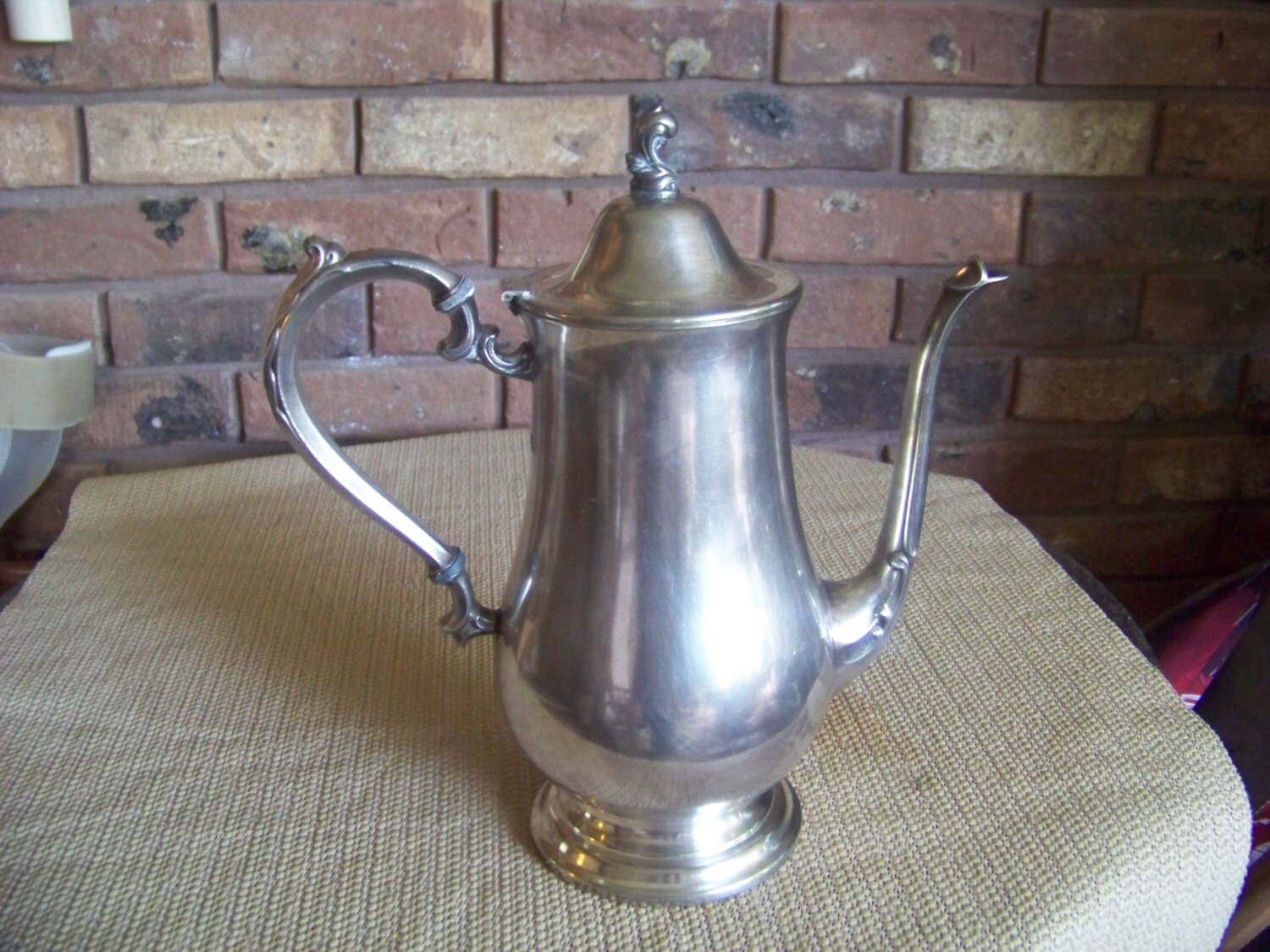 Vintage Oneida Silversmiths Tea Pot.