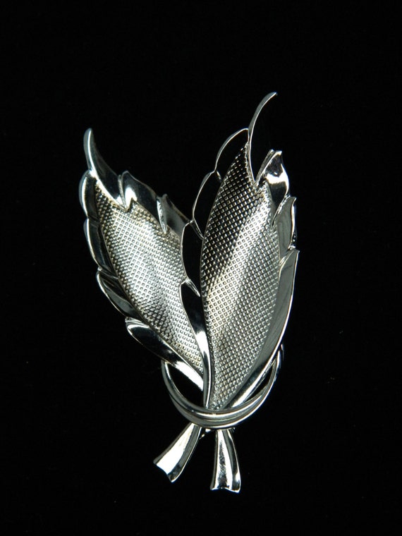 Items similar to Vintage Leaf Design Silver Tone Brooch / Double Leaf ...