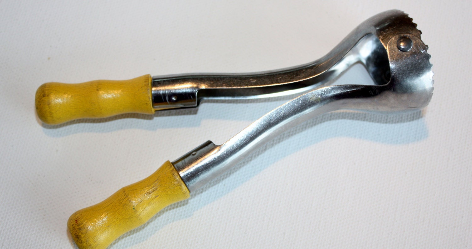Vintage Grapefruit Corer Yellow Wood Handle Citra Products