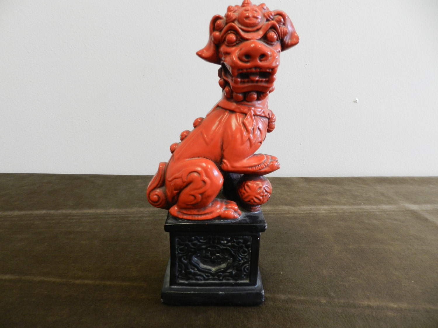 red foo dog statue