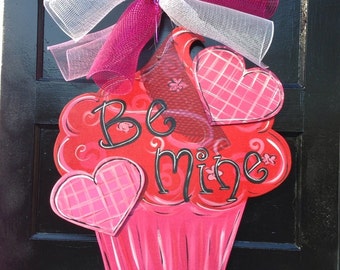 Valentine door hanger, valentine wreath,valentine cupcake 