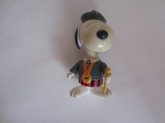 plastic snoopy figures