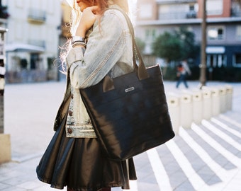 Black Tote bag with integrated light inside. Made of recycled seatbelt. 8 pockets.