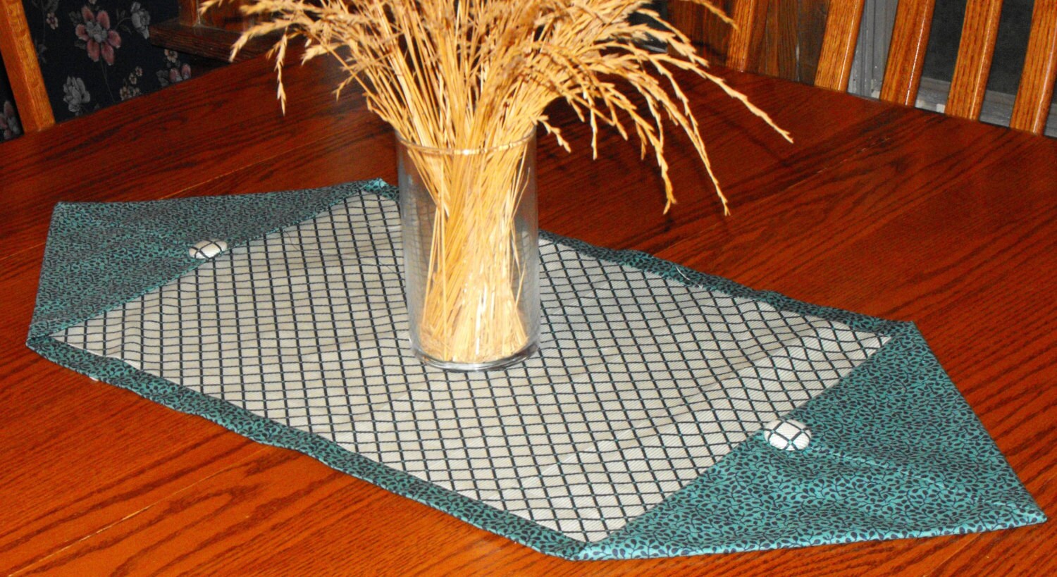 Sz SM table runner in shades of blue with covered buttons