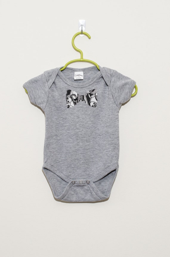 baby boys converse bow tie bodysuit/onesie grey in size 1218