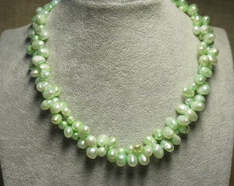 Popular items for green pearl necklace on Etsy