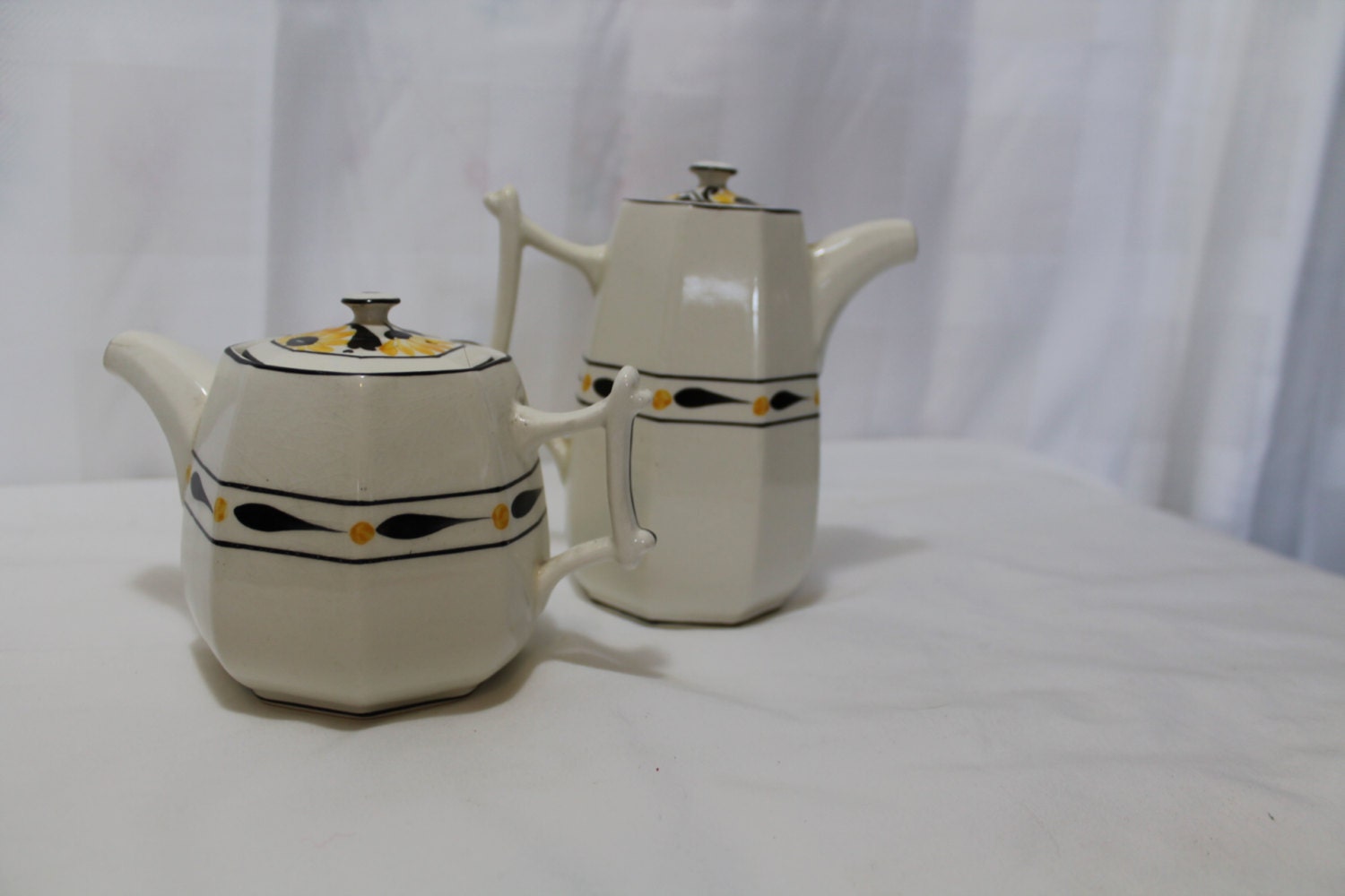 Set of 2 Vintage REGAL WARE Porcelain Teapots, England Haute Juice