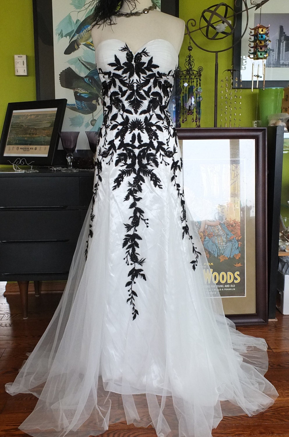 bLACK AND wHITE wEDDING DRESS Alternative wedding dress lace