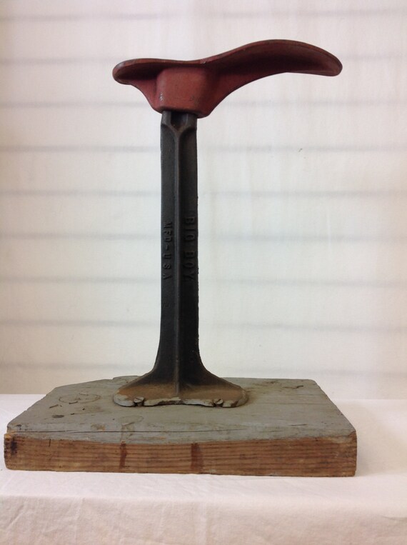 Cobbler Stand with Form Big Boy On Wood Base