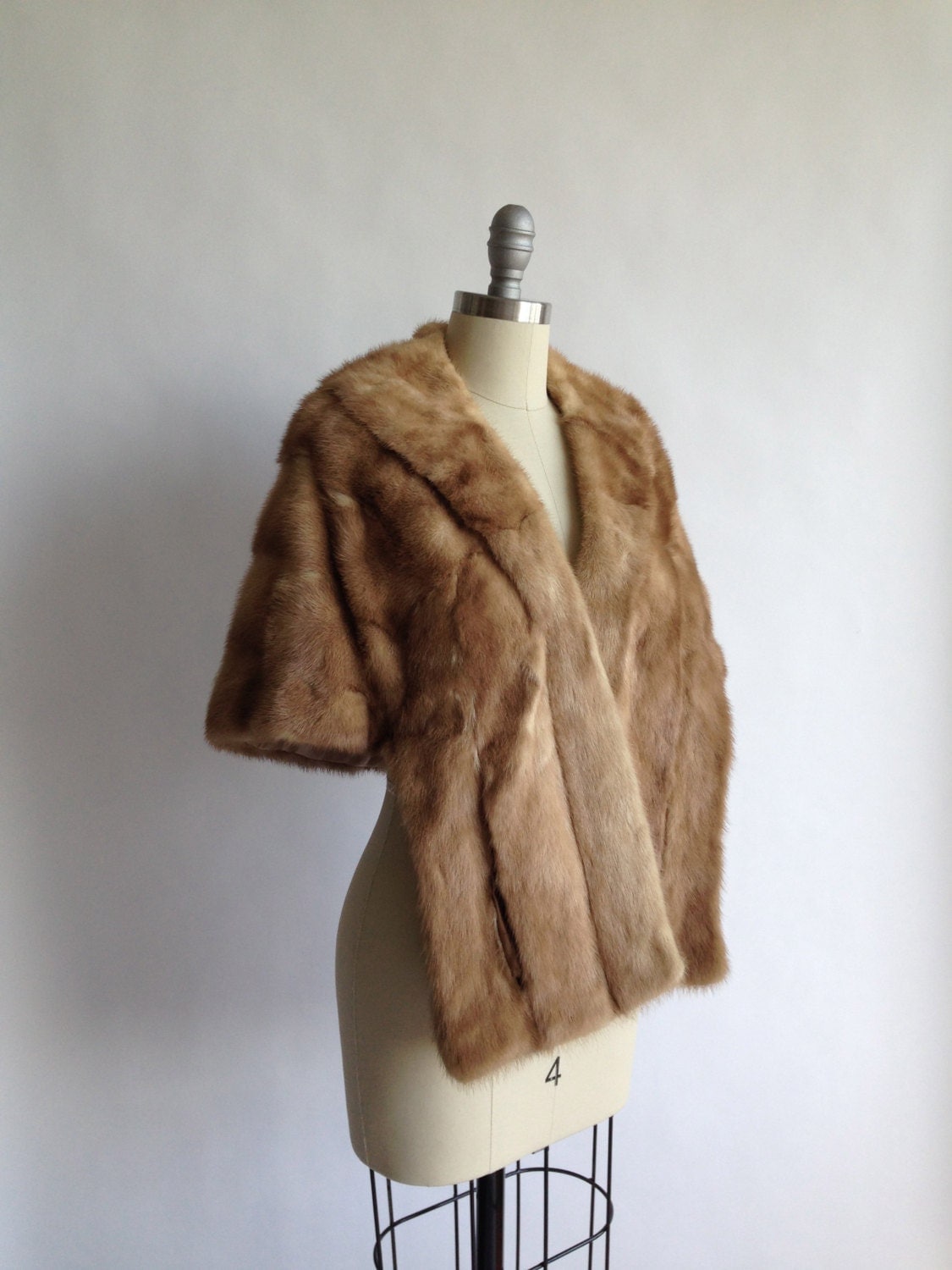 I.J. FOX honey blonde genuine mink fur stole / wrap / XS / S