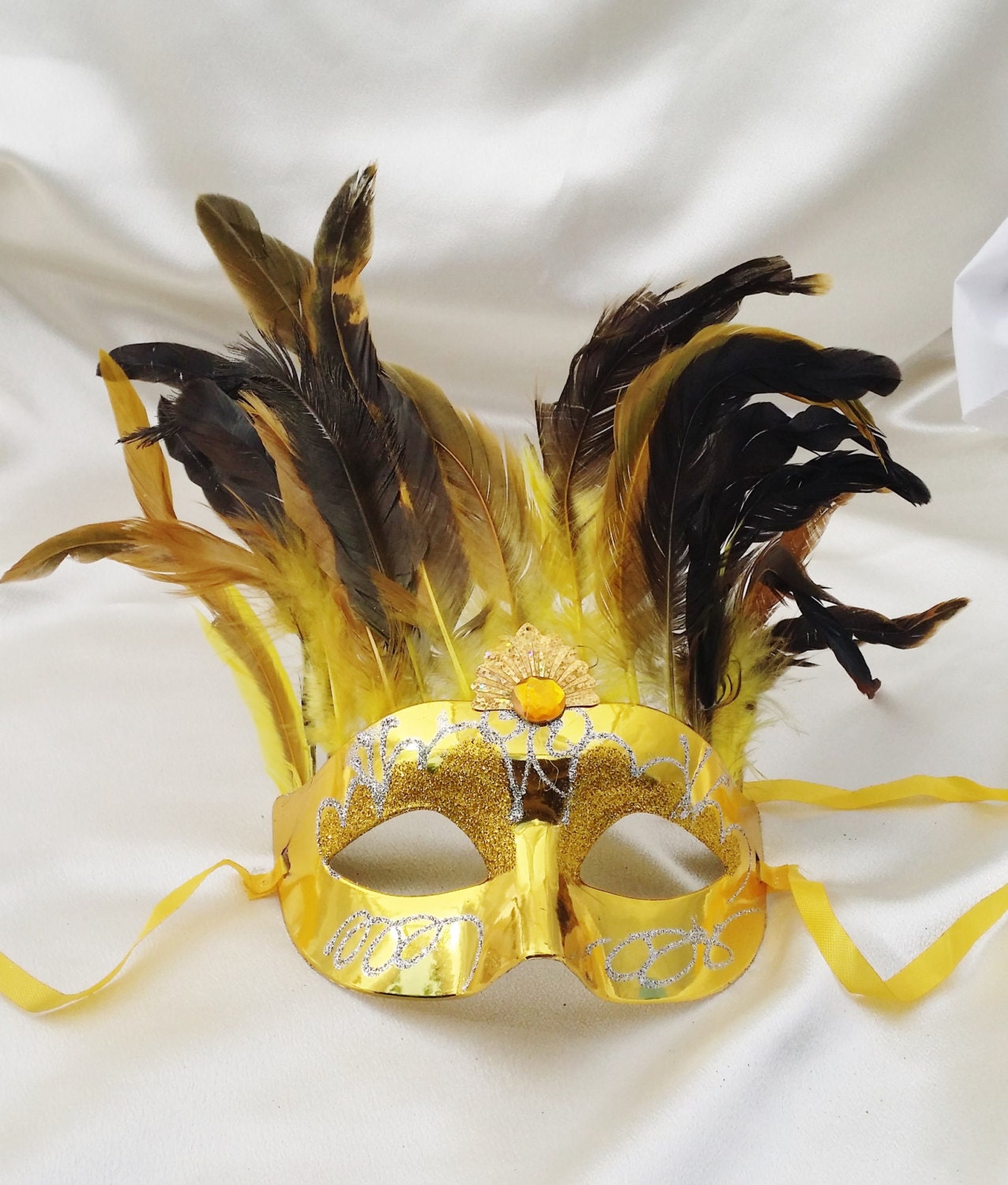 Half-face Masquerade Mask in Gold/Yellow With Full Black