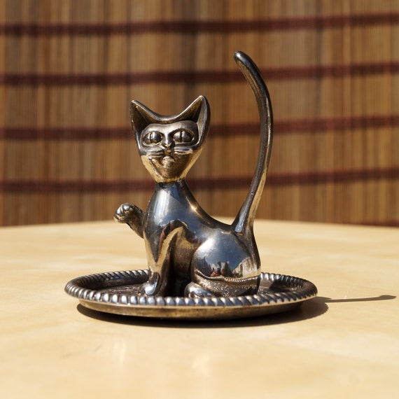 Silver plated ring holder made in Hong Kong || cat