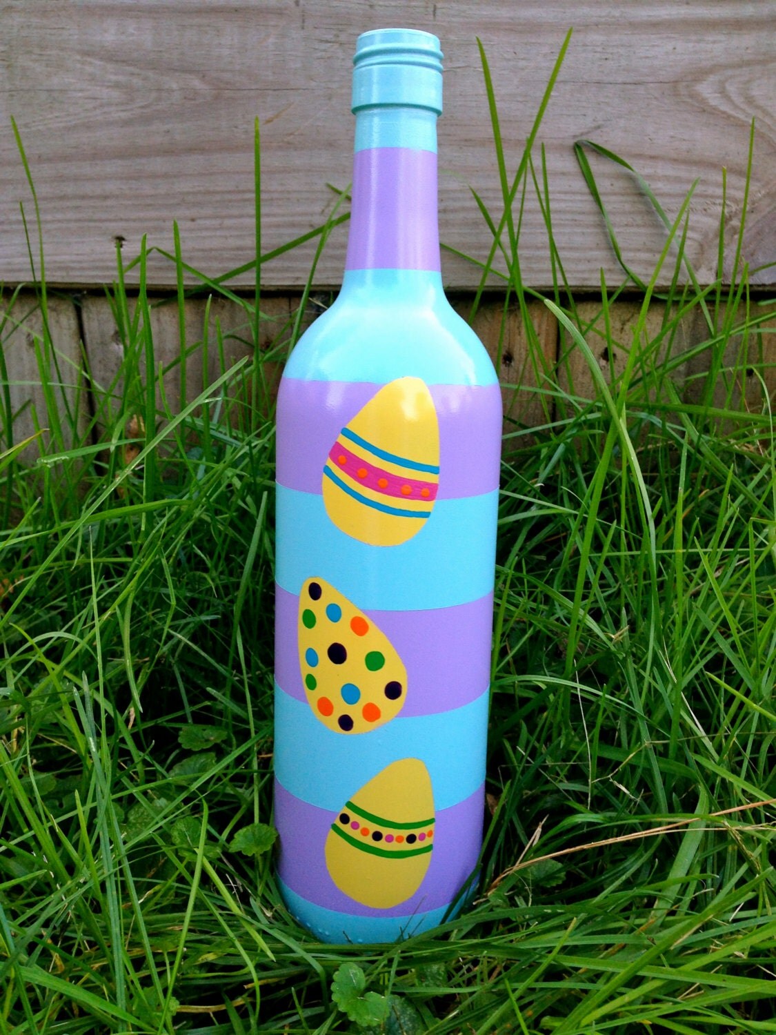 Easter Egg Wine Bottle / Cute & Classy Easter Decorations