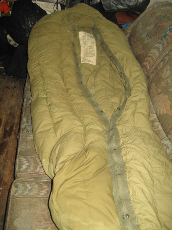 VINTAGE US MILITARY M-1949 Mummy feather   Down Arctic sleeping bag