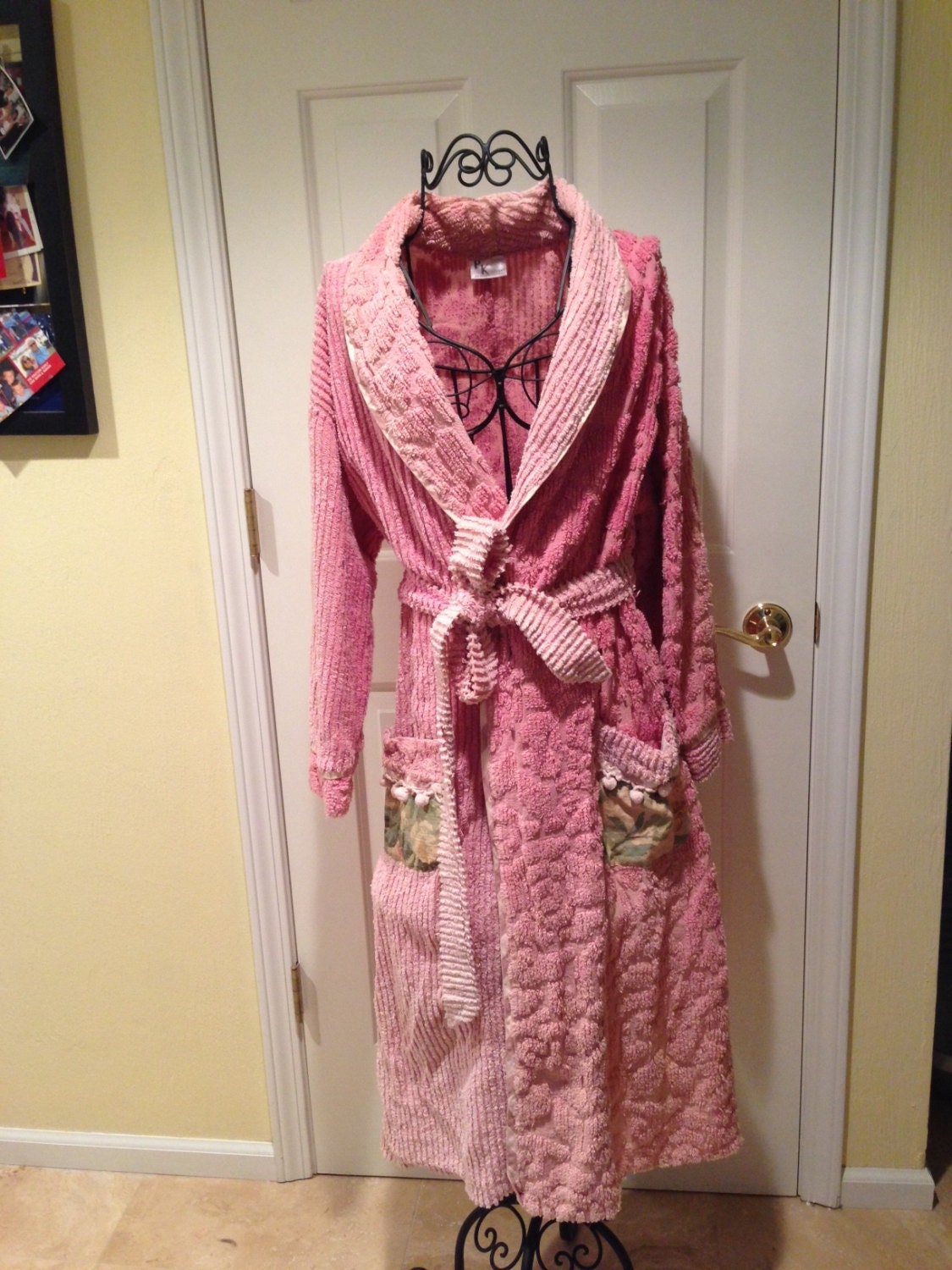 Robe Wrap Tie Chenille Bathrobe Pink Vintage by missenpieces