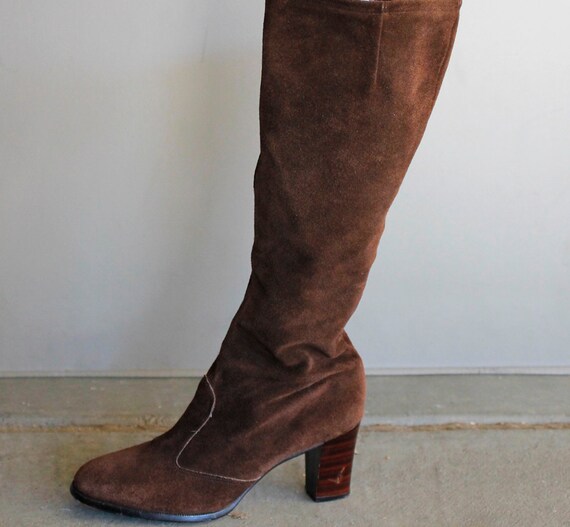 Vintage 1970's CHOCOLATE Suede Boots (Size 7)