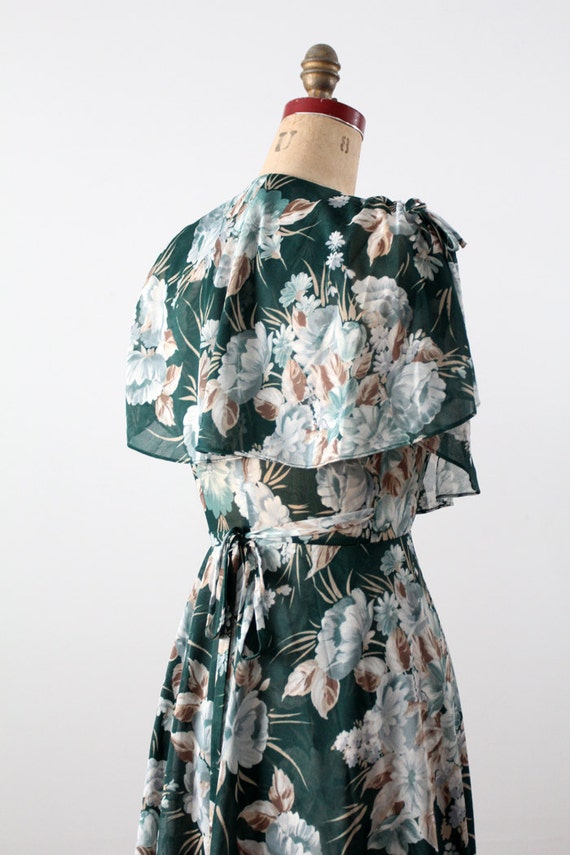 Vintage 70s wrap dress / Green floral dress