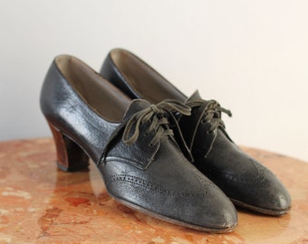 RARE 1920s Shoes / Black Brogue Oxfords / Wooden Heel / Size 7