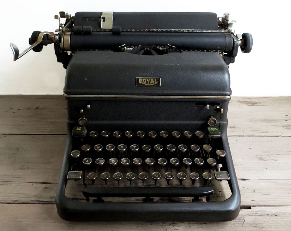 antique royal typewriter // working vintage royal typewriter