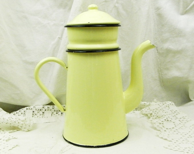 Vintage French Pale Buttercup Yellow Enamelware Cafetière / Coffee Pot / French Country Decor / Retro Home Interior / Vintage Kitchenware Vintage French Pale Buttercup Yellow Enamelware Cafetière / Coffee Pot / French Country Decor / Retro Home Interior / Vintage Kitchenware