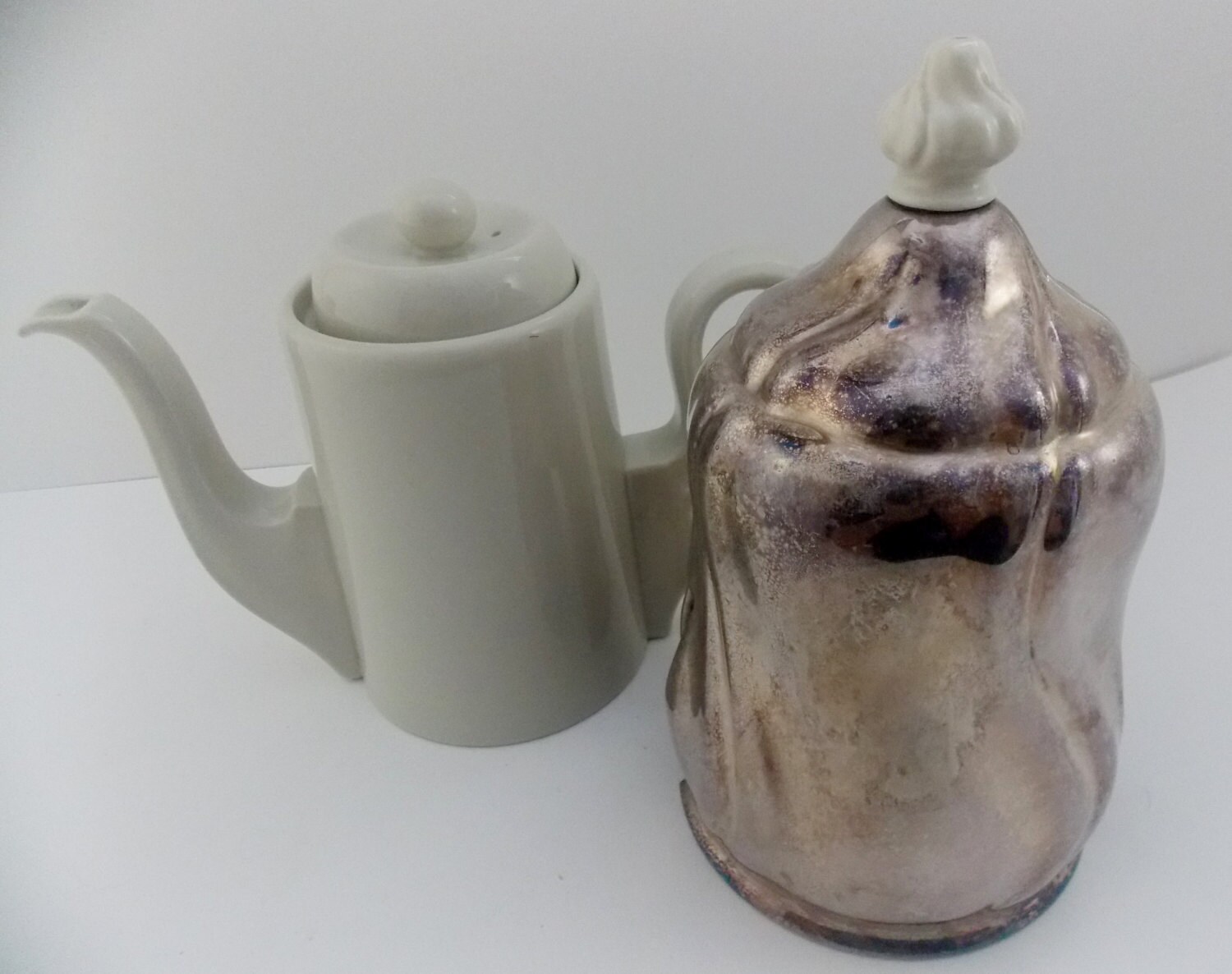 Porcelain teapot with an Insulated Metal tea cosy