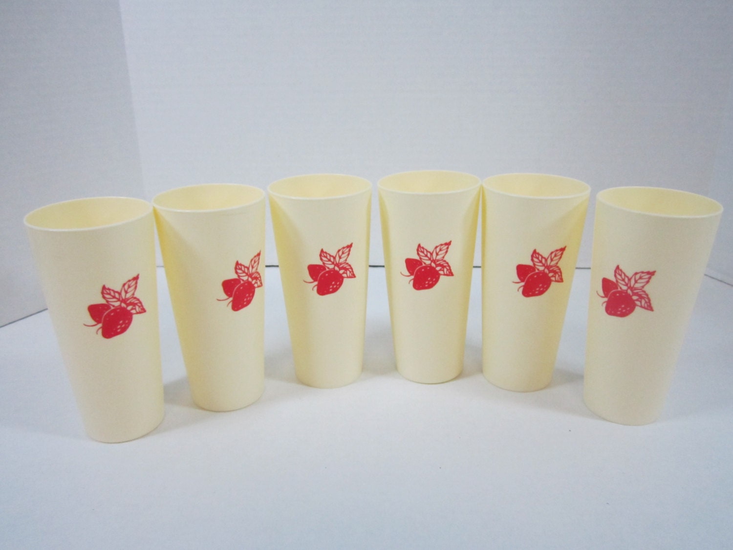 Vintage Plastic Drinking Glasses Beverage Glasses Strawberry