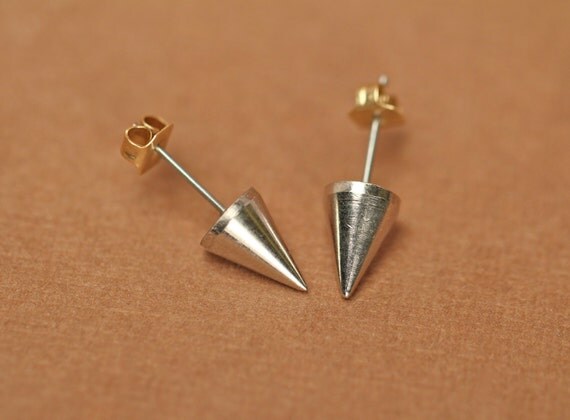 spike earrings studs