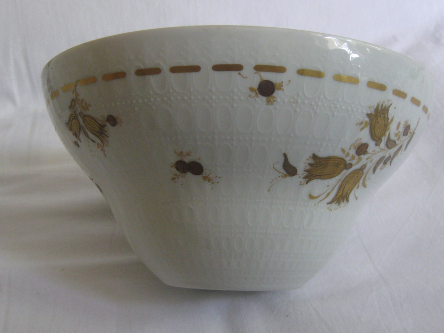 Rosenthal Germany bowl / serving dish “Quatre Couleur”. White with gold