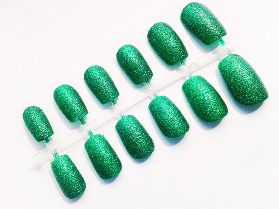 Items similar to Emerald Green Glitter Fake Nails, Handpainted False