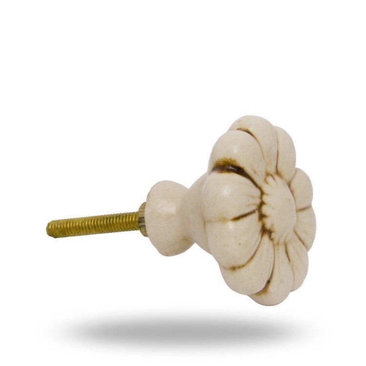 White Daisy Vintage Knob Decorative Flower by TrincaFerro on Etsy