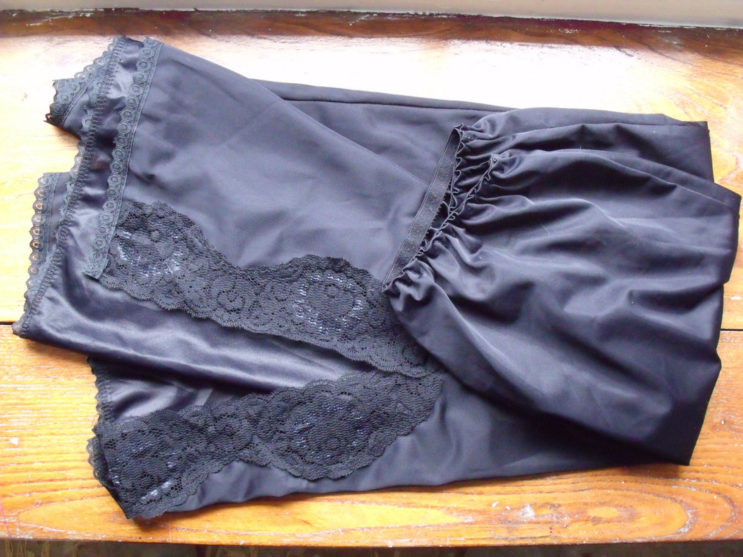 Vintage M black nylon half slip with lace trim