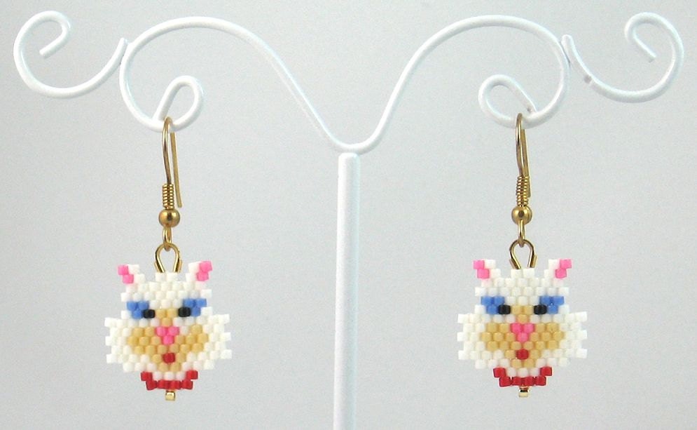 Beaded White Kitty Cat Earrings by LazyRose on Etsy