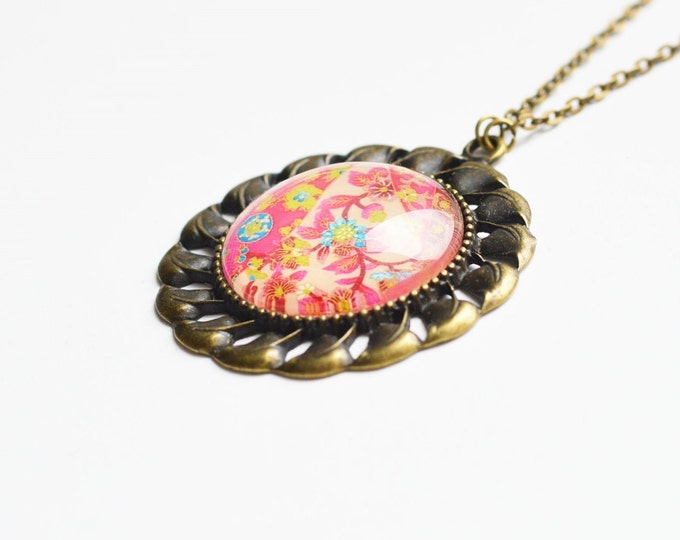 FLORAL MOTIFS Round pendant metal brass with flowers under glass