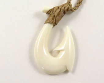 Hawaiian Maori Fish Hook Bone Necklace - Small A1