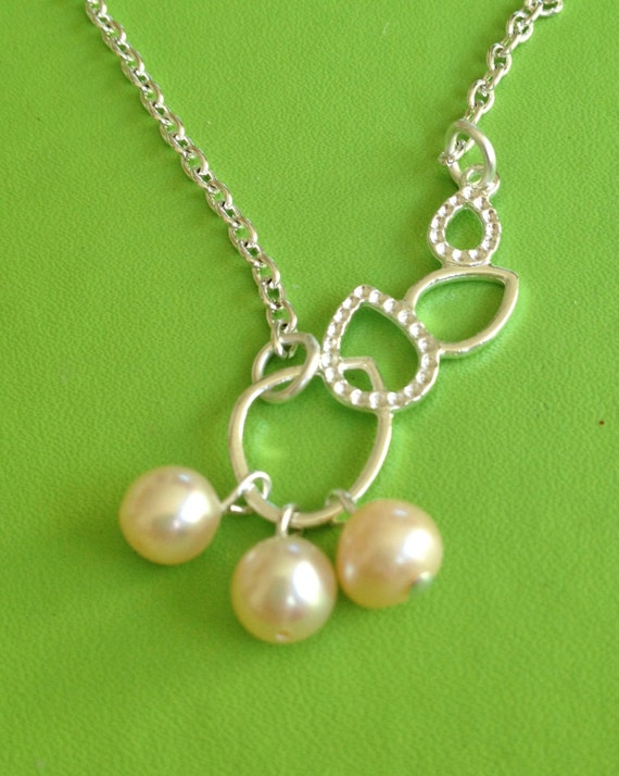 Items similar to Bridal Silver and Pearl Necklace on Etsy