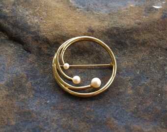 Popular items for vintage pearl brooch on Etsy