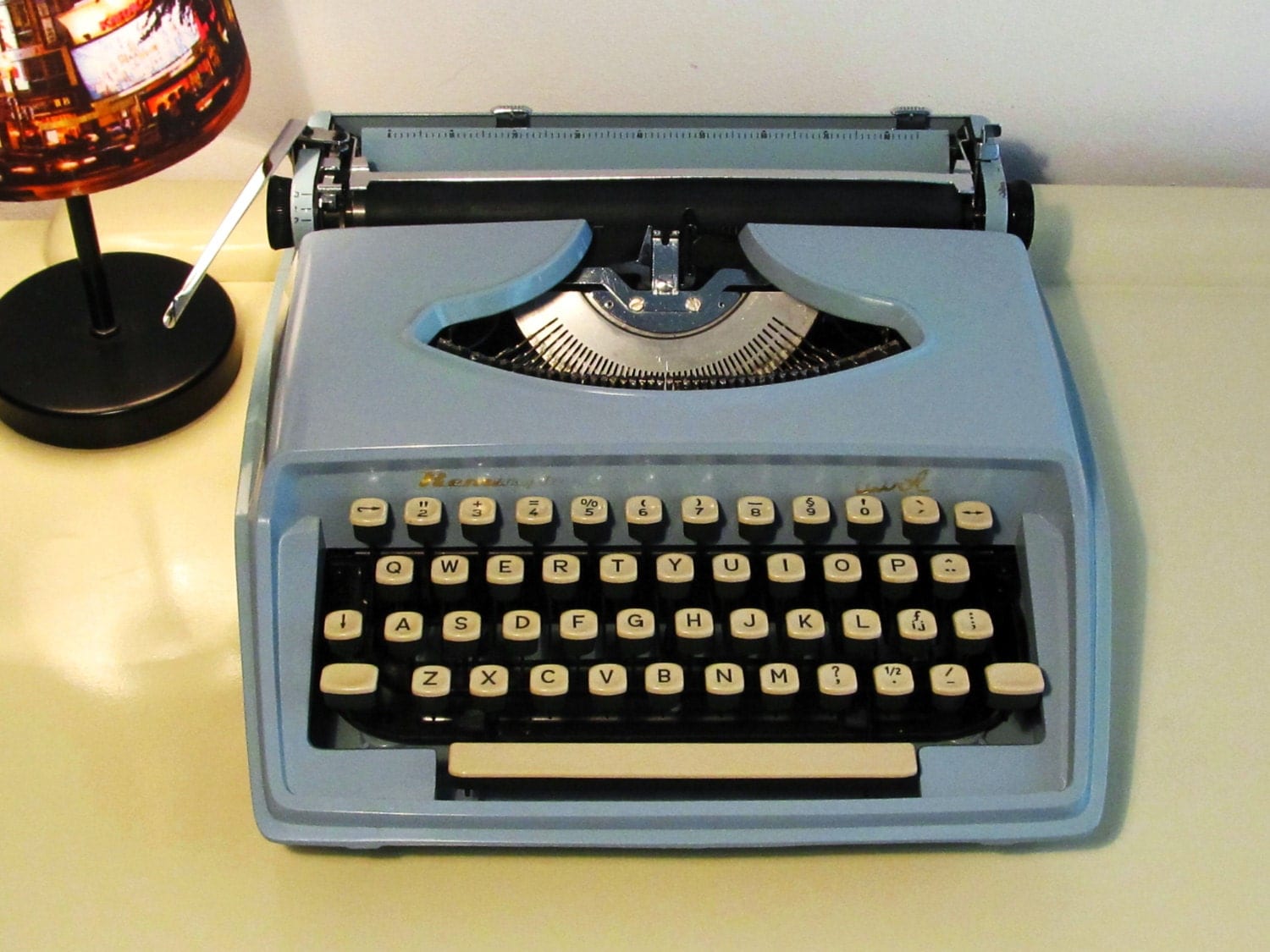 Vintage Manual Typewriter Remington Idool Baby Blue color with case ...