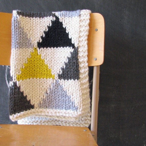 Knitting Pattern / Triangle Baby Blanket